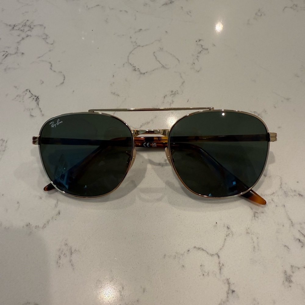 Ray-Ban Classic Gold Frame with Dark Green Lenses